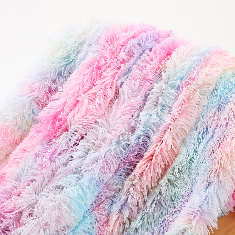 Shaggy Faux Fur Throw in Soft Neutral Tones