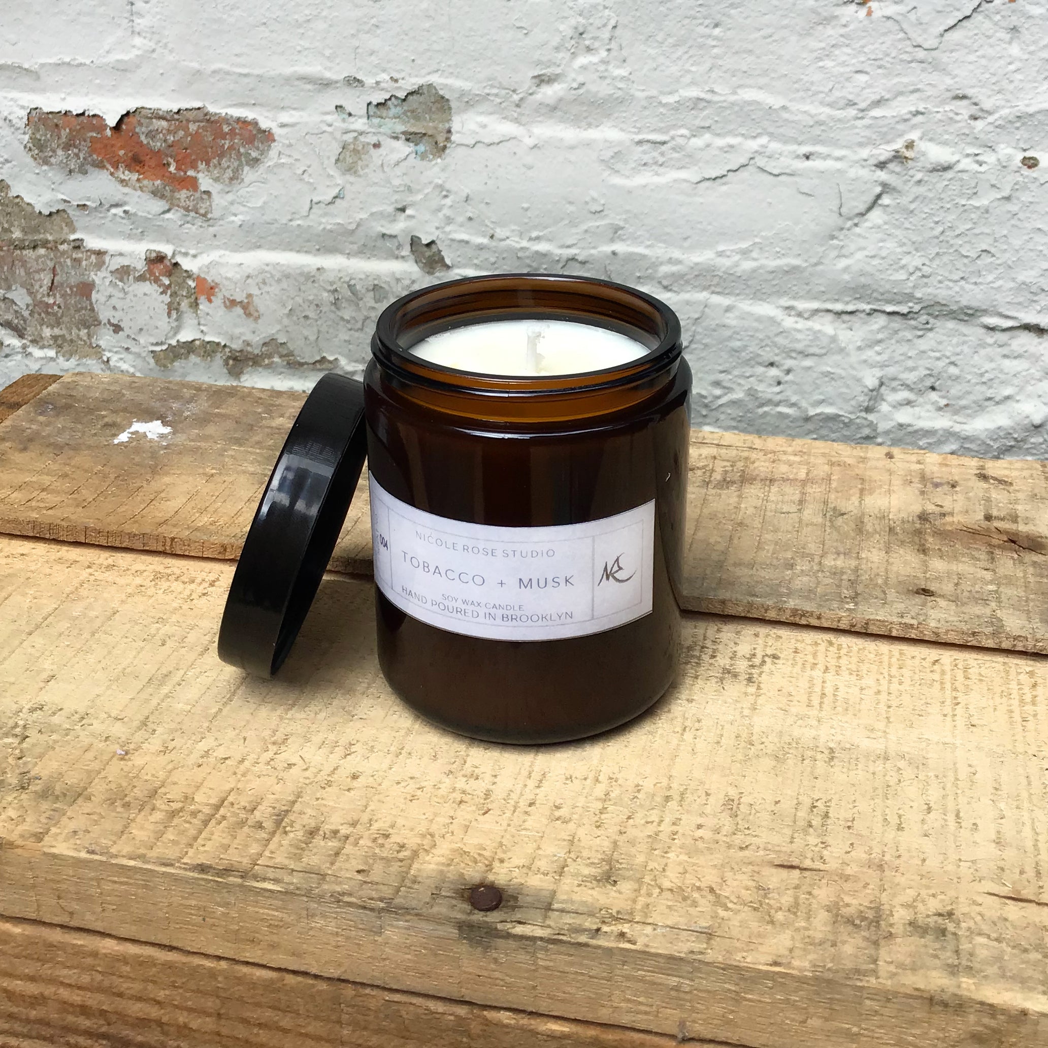 Tobacco & Musk Soy Candle — Warm Resinous Scent